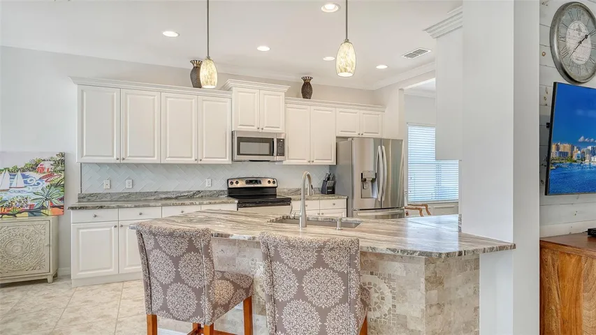 Cool design on breakfast bar