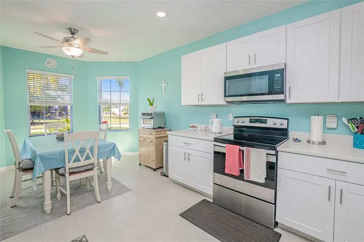 LARGE EAT-IN KITCHEN AREA