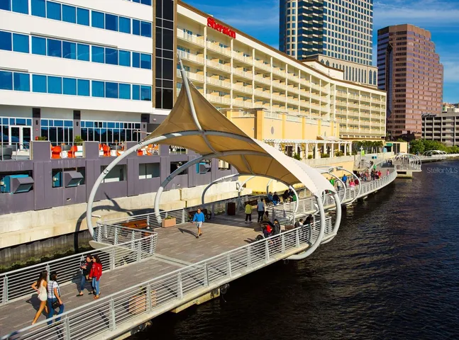 3 Miles to Downtown and Riverwalk