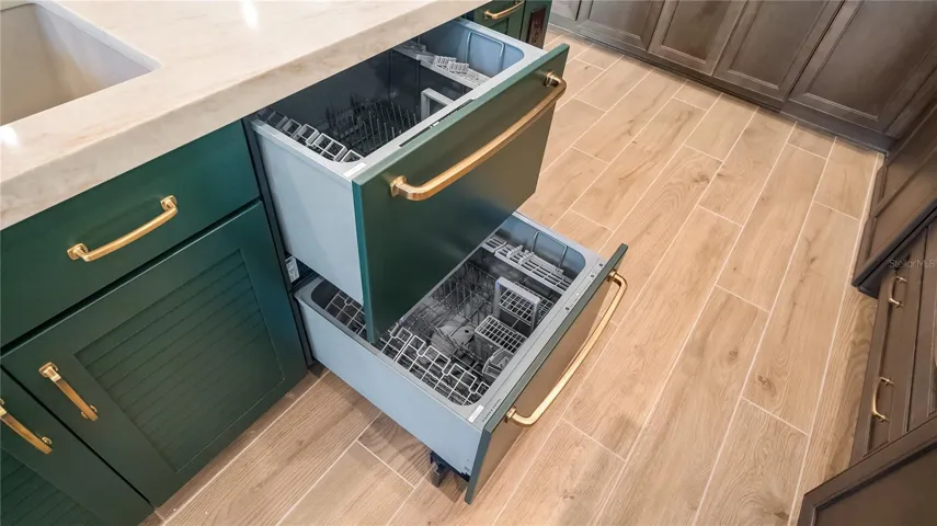 Double dishwasher