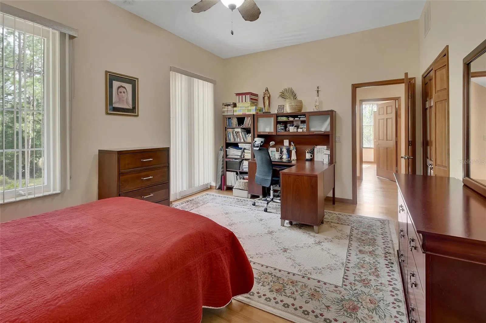 Upstairs bedroom, four different view