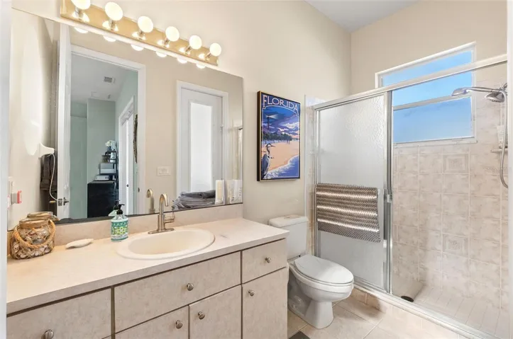 suite bathroom