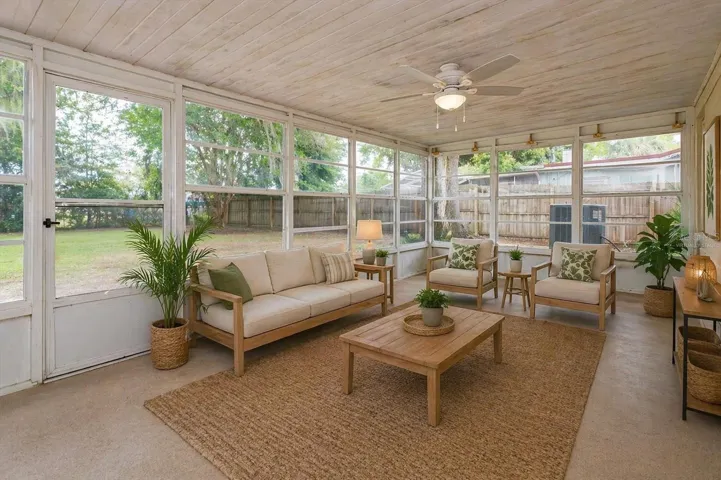 Screened Patio - Virtually Staged