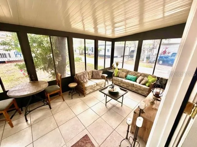 Air-conditioned sunroom