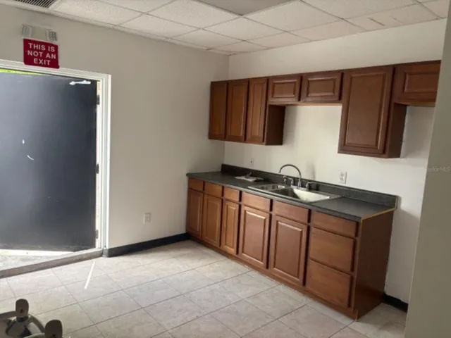 End unit back room