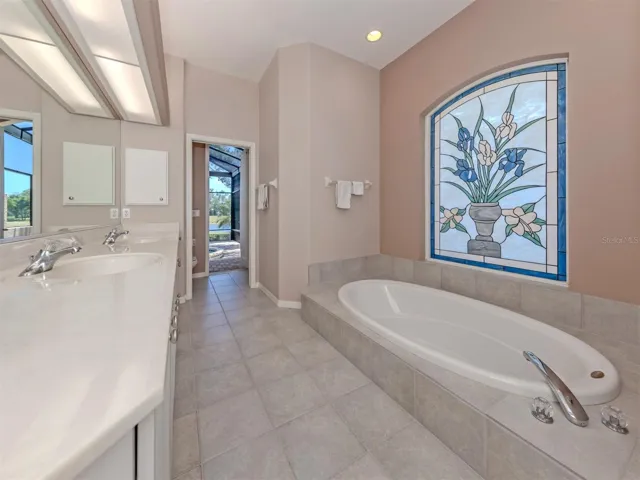 En-suite bath with access from pool.