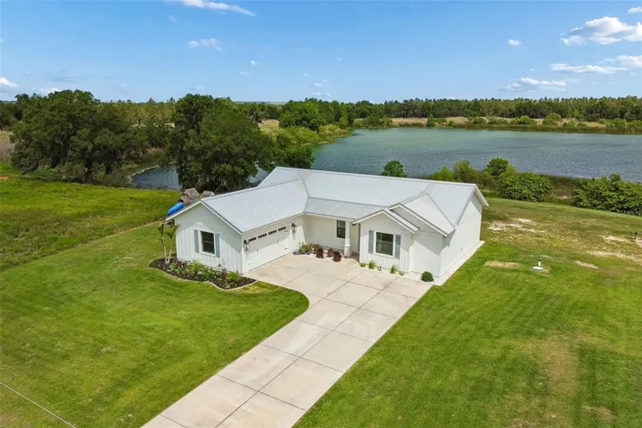 Welcome home to your lakeside retreat!
