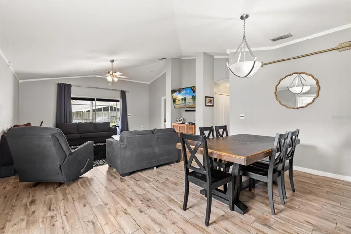 Dining Area (3)