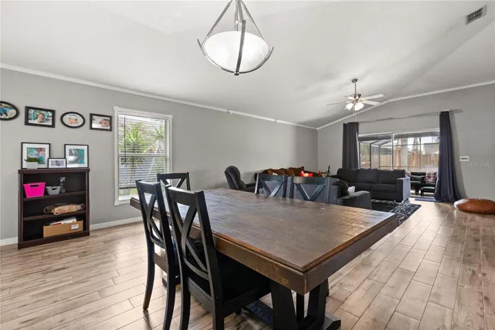 Dining Area (2)