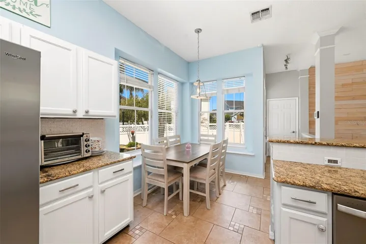 Kitchen w/Breakfast Nook