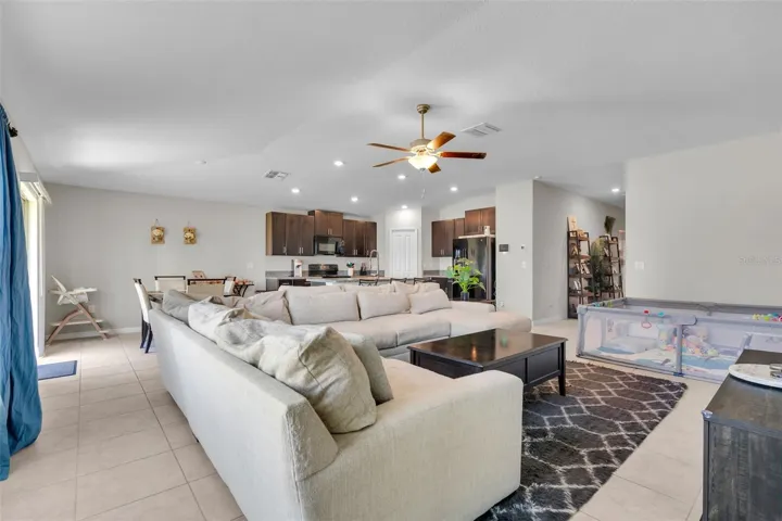 living room / kitchen / dining