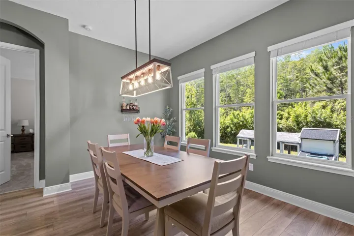 Open dining space with an easy connection to both the kitchen and living room.