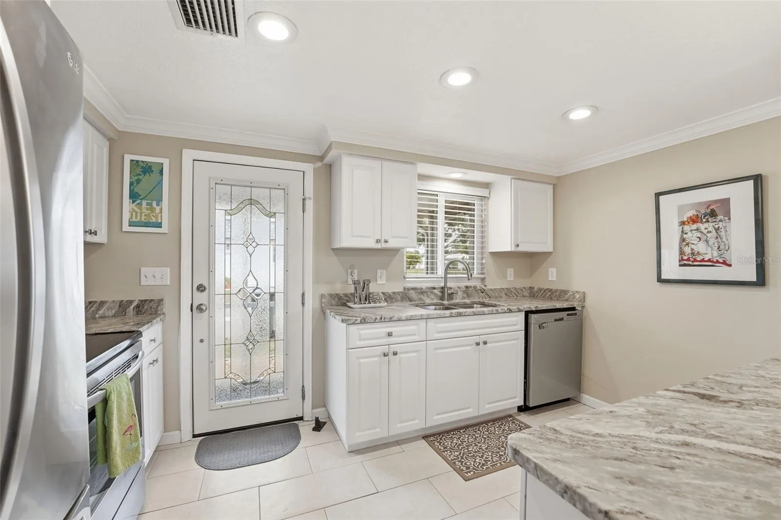 Stainless Steel Appliances are just a few years old.