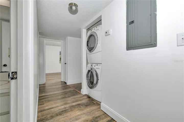 Hallway w/ Washer/Dryer