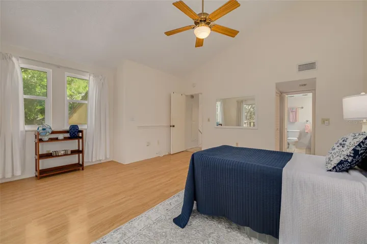 2nd floor bedroom with en-suite bathroom