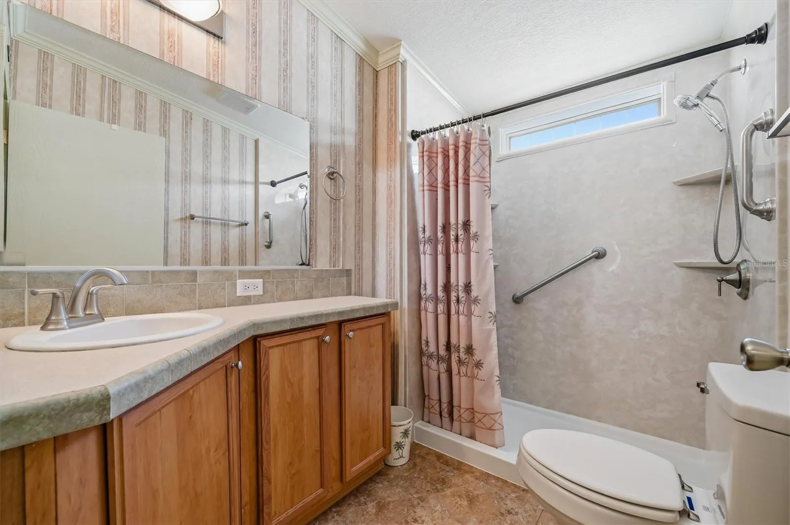Second bath in hallway near 2nd bedroom