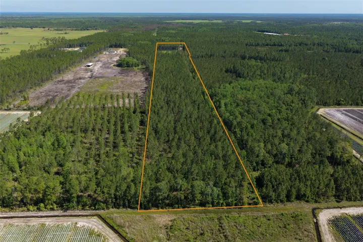 Property lines shown here are for illustrative purposes only and may not be exact. All dimensions are approximate and should be independently verified by a surveyor