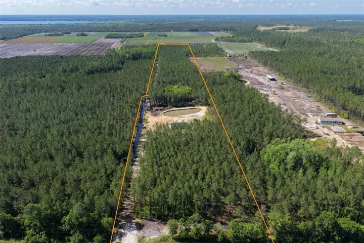 Property lines shown here are for illustrative purposes only and may not be exact. All dimensions are approximate and should be independently verified by a surveyor