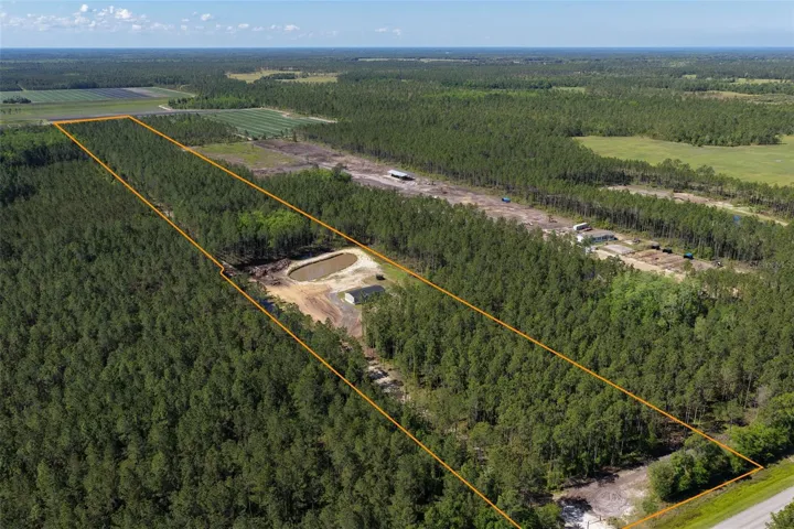 Property lines shown here are for illustrative purposes only and may not be exact. All dimensions are approximate and should be independently verified by a surveyor