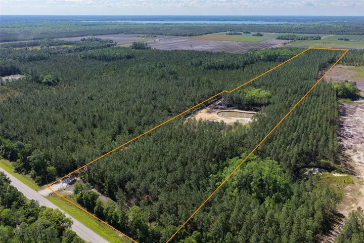 Property lines shown here are for illustrative purposes only and may not be exact. All dimensions are approximate and should be independently verified by a surveyor