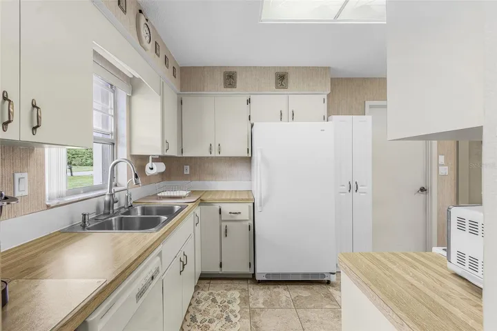 Alt view Kitchen