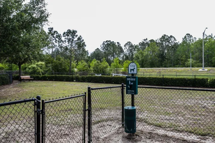 Residents of Villas at East Park Condominiums enjoy GREAT AMENITIES including a dog park, playground, sports courts, scenic walking trails, and included trash service, all within a BEAUTIFULLY MAINTAINED COMMUNITY.