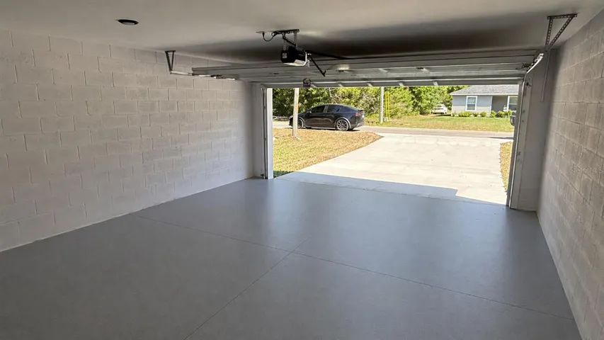 Garage fits a truck