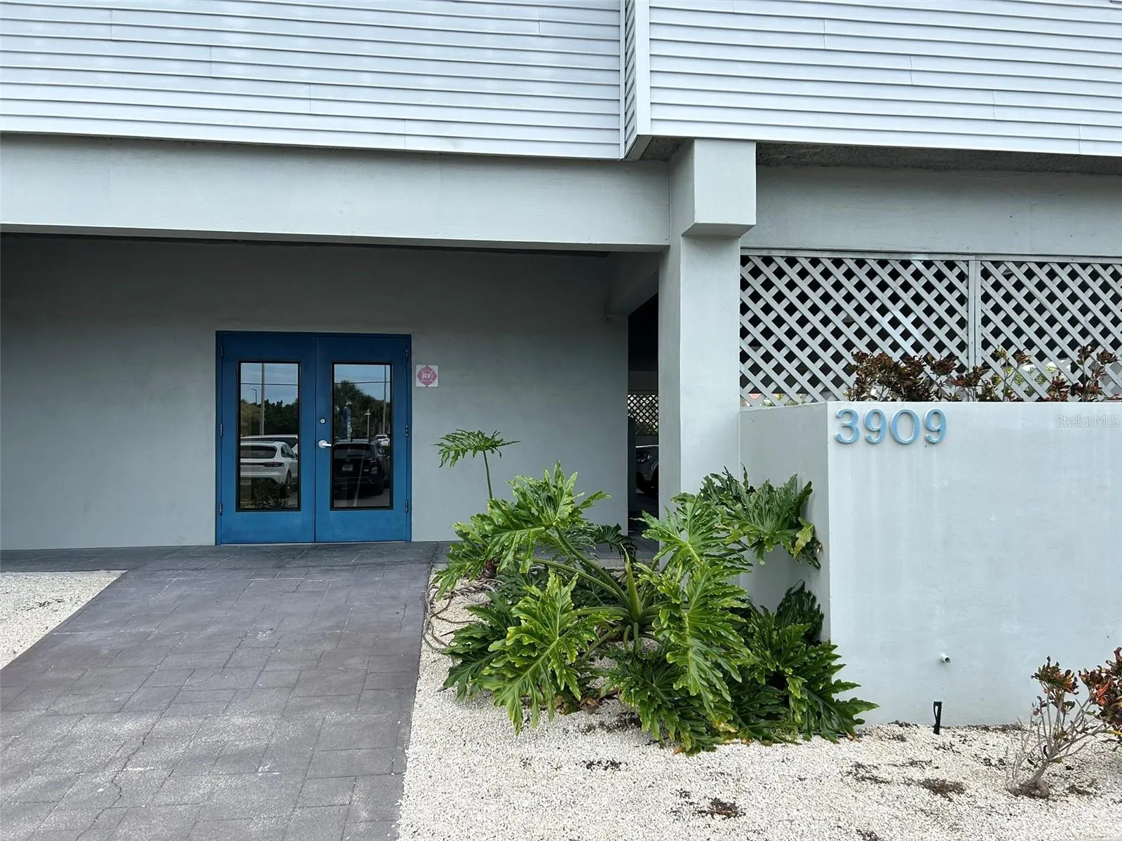 East Bay Drive Frontage