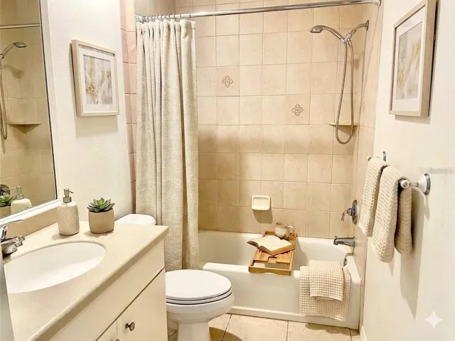2nd hallway bath -staged