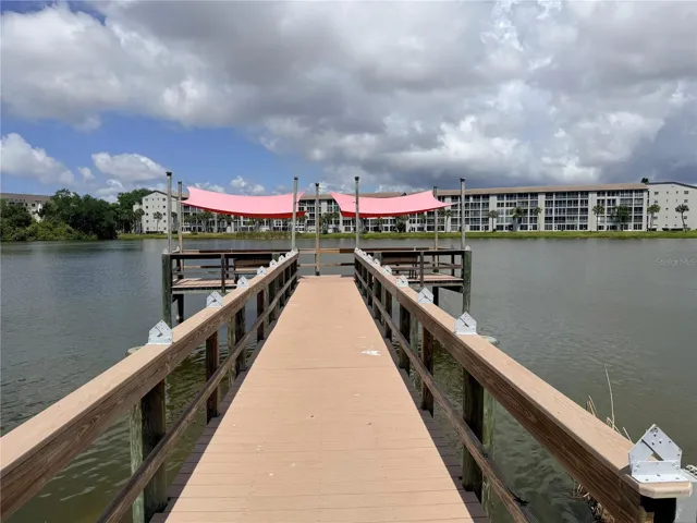 Bayshore on the Lake - fabulous lake with fishing pier