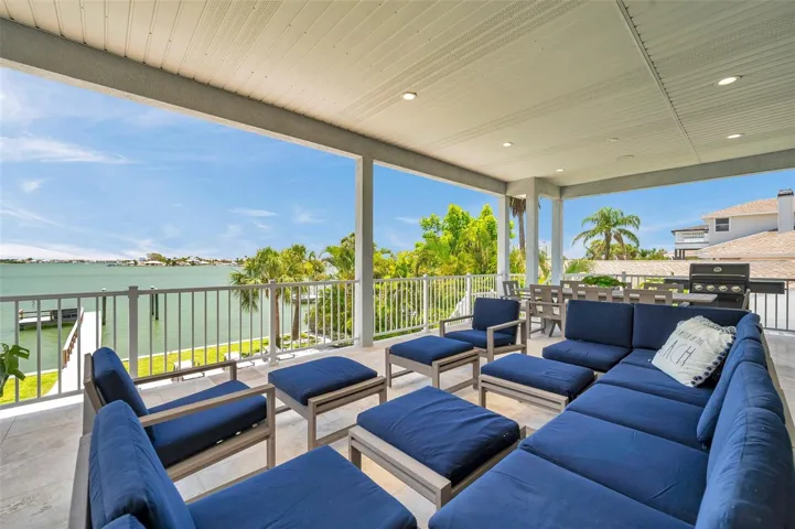 The travertine tiled balcony is a generous 512 sq ft!