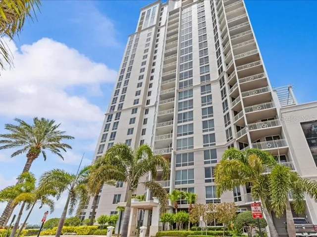 Premier luxury building Waters edge!