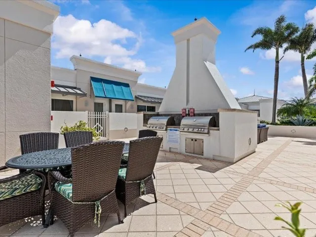5th floor amenity grills
