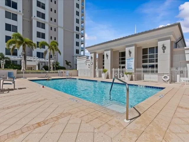 Fifth floor amenity pool
