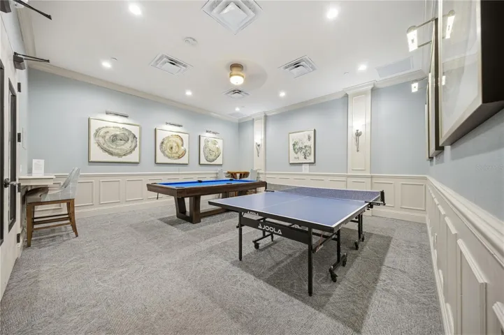 CLUB HOUSE