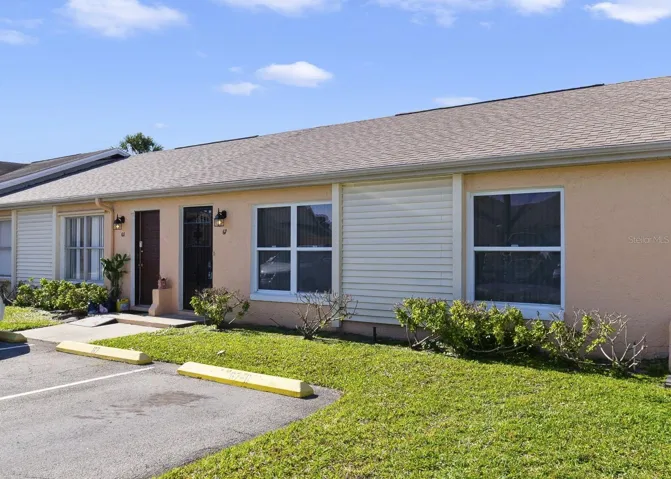 Well maintained and MOVE-IN READY, this single-story villa in the Country Cove Villas community of Kissimmee delivers LOW MAINTENANCE LIVING in a convenient location!