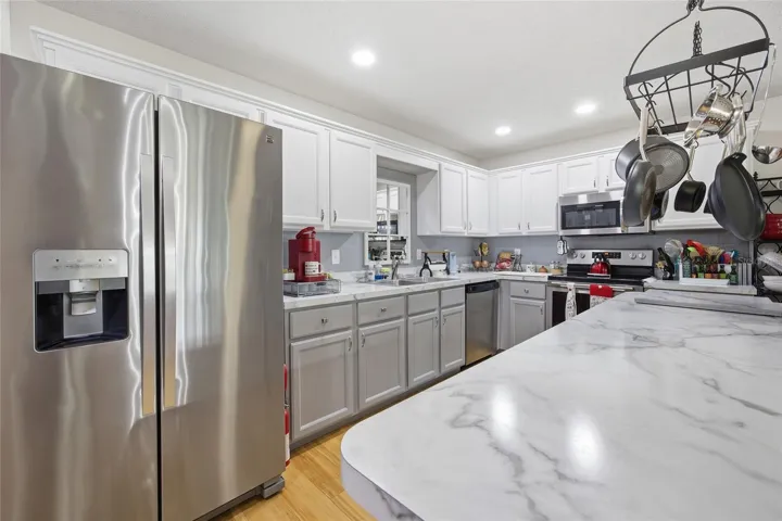 Kitchen Cabinets have Pull Outs!