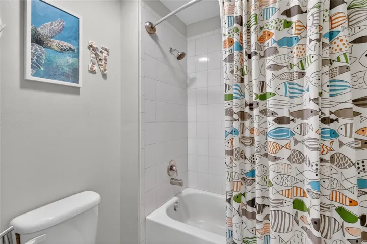 Upstairs bathroom tub/shower