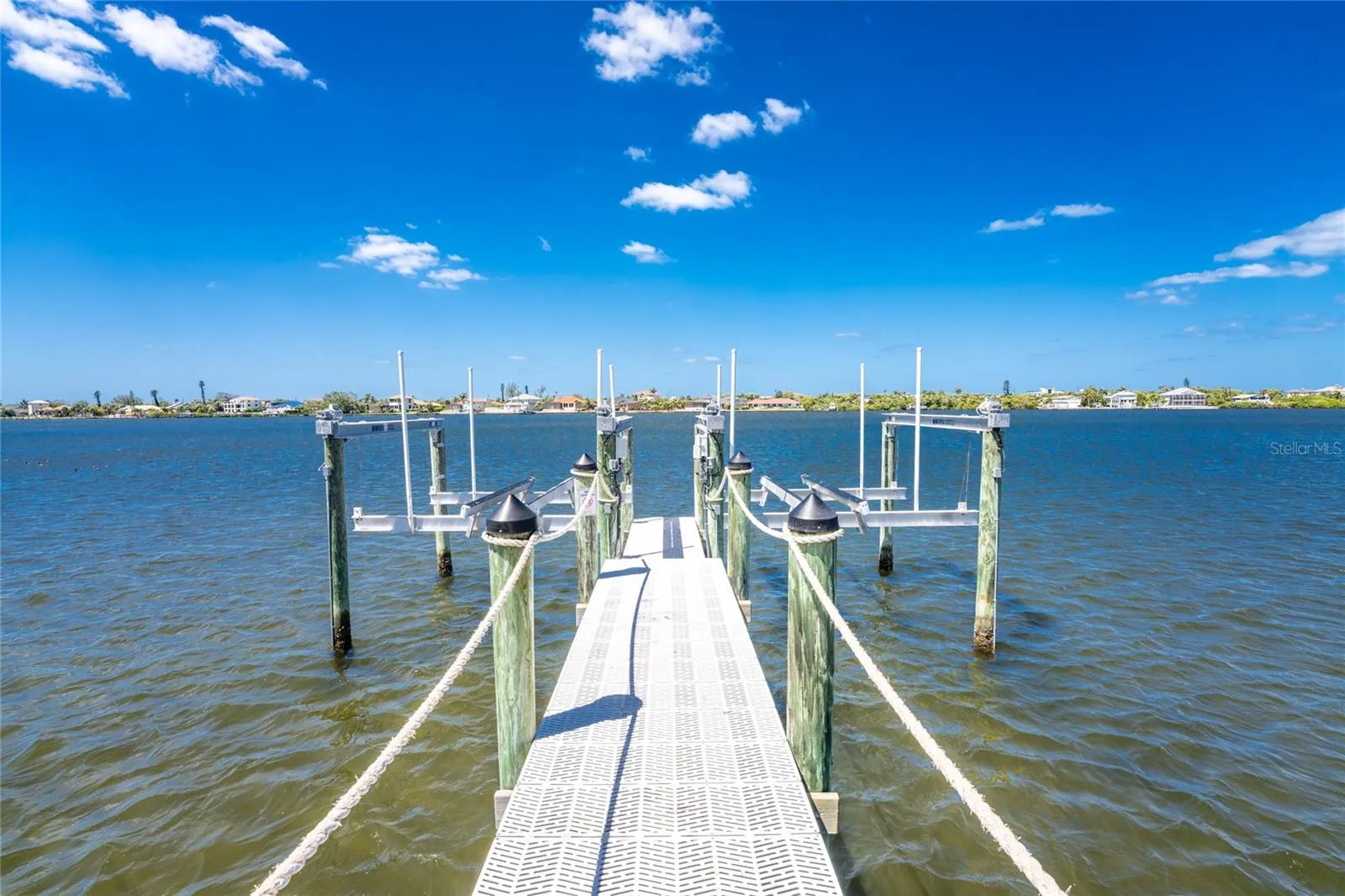 Shared Dock and Exclusive Lift (left side)