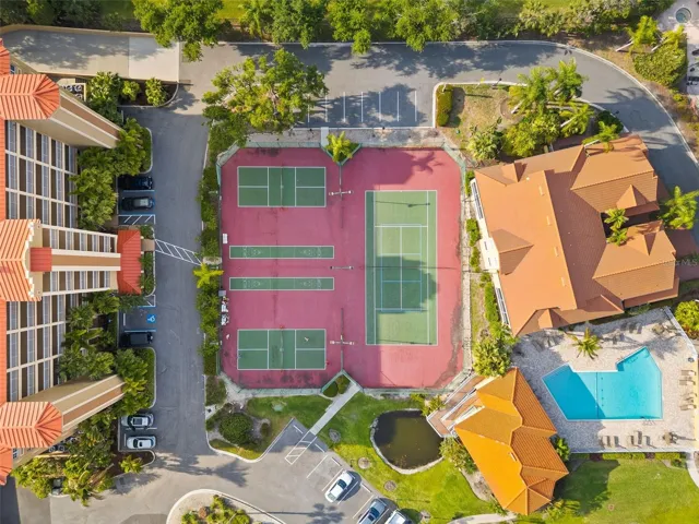 Tennis &amp; Pickleball Courts
