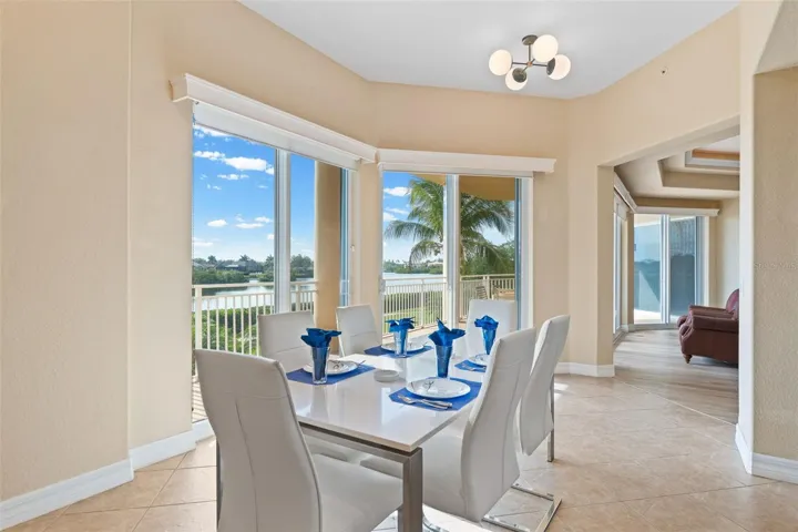 Kitchen/Breakfast Nook