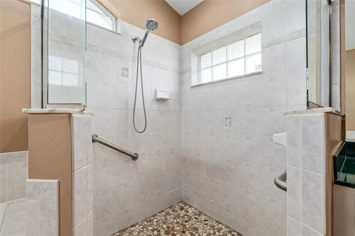 MASTER ENSUITE BATH