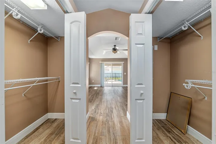 MASTER DUAL CLOSETS