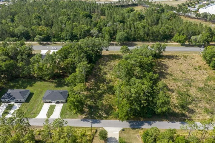 View of subject property and surrounding area facing south