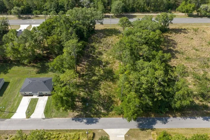 View of subject property and surrounding area facing south