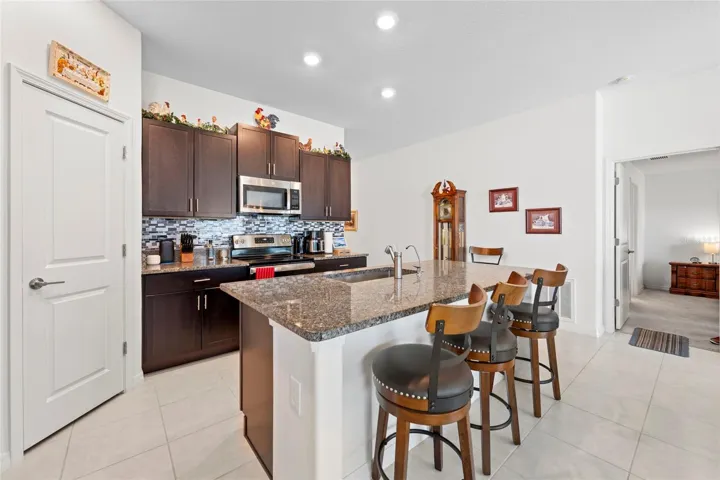 Kitchen with Breakfast Bar