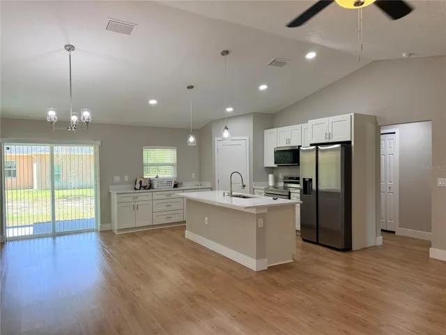 Kitchen/Dining area
