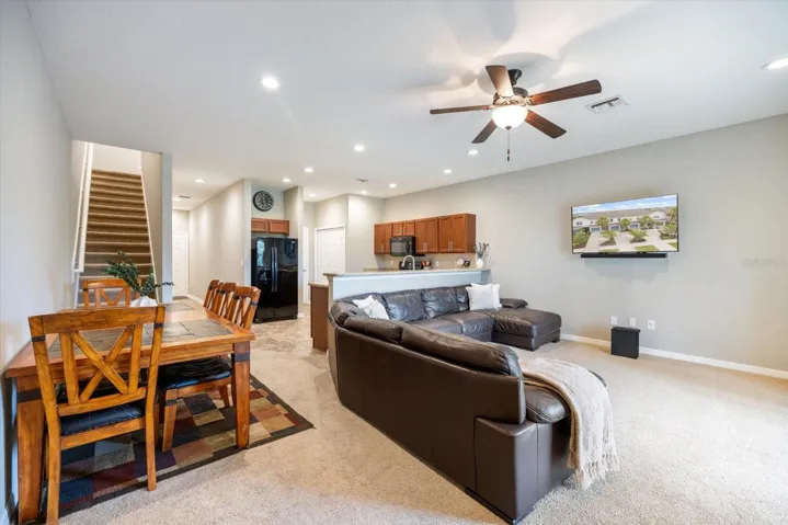 Living room/dining/kitchen combo