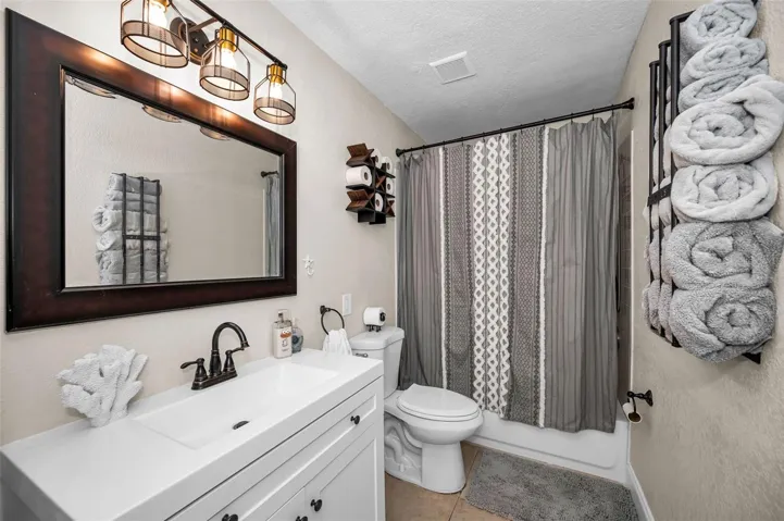Bathroom 2 - Access from bedroom 2 and hallway