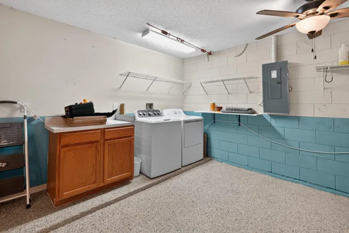Garage/Laundry